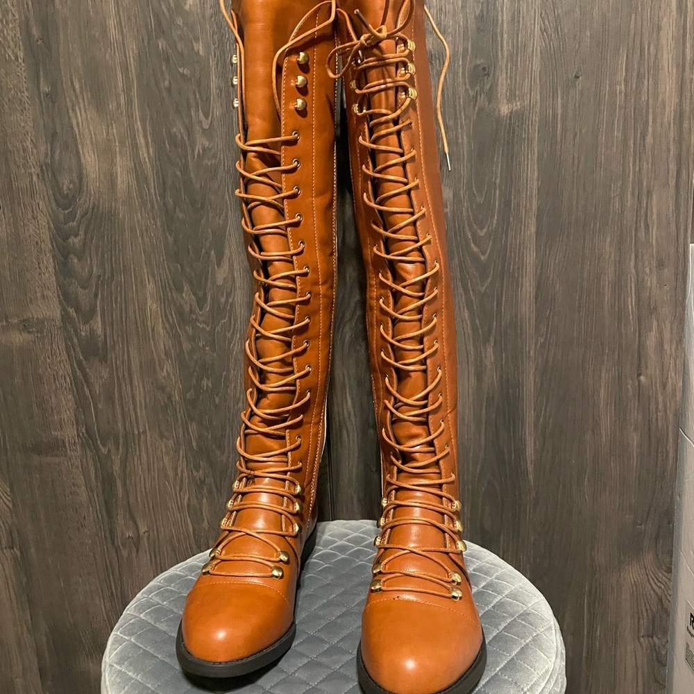 Knee boots